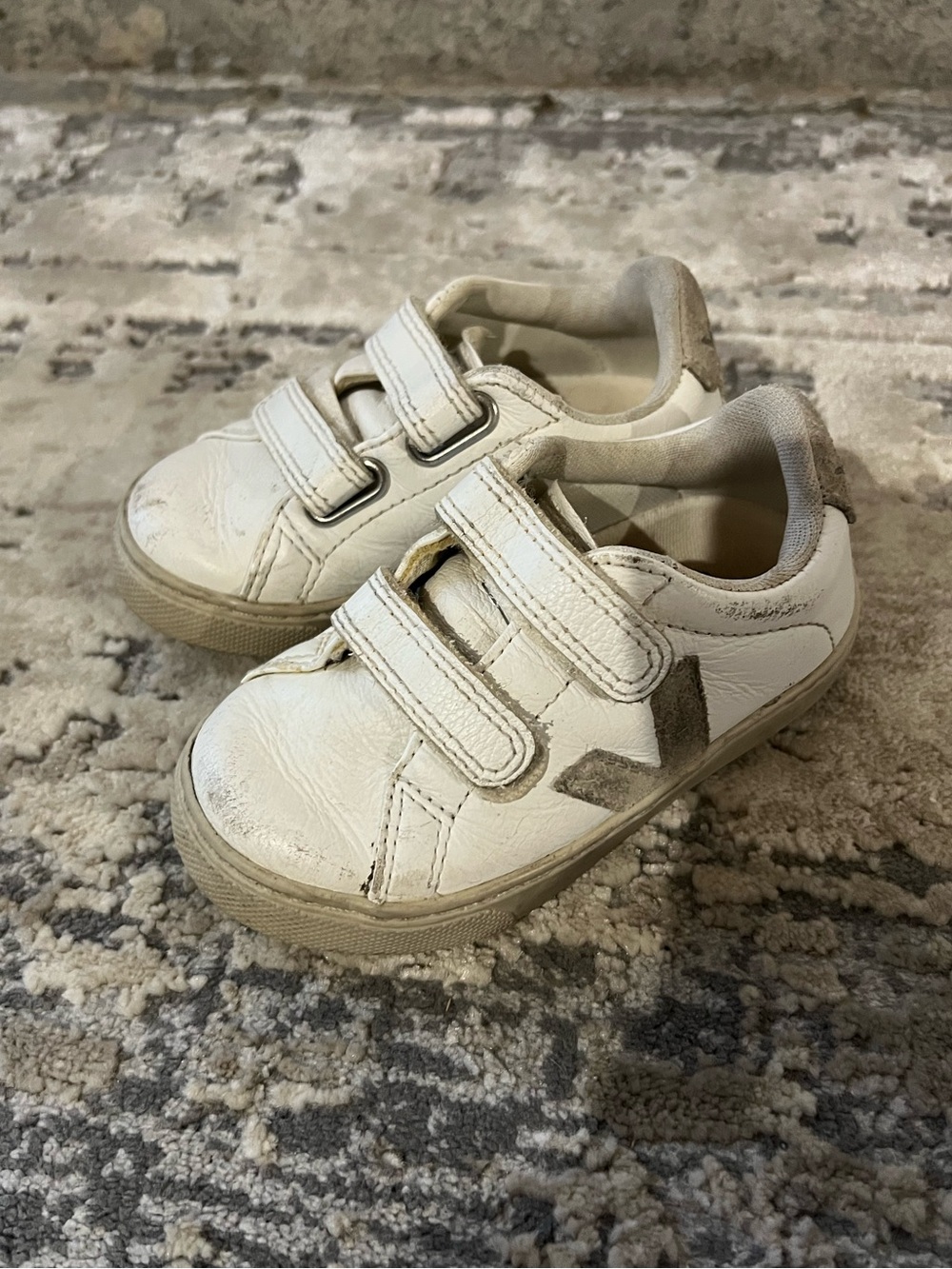 Veja White Leather Kids Sneakers Size 8 US